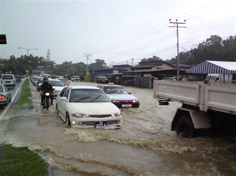 Banjir kilat di Kota Kinabalu akibat hujan lebat - 1 Disember 2014