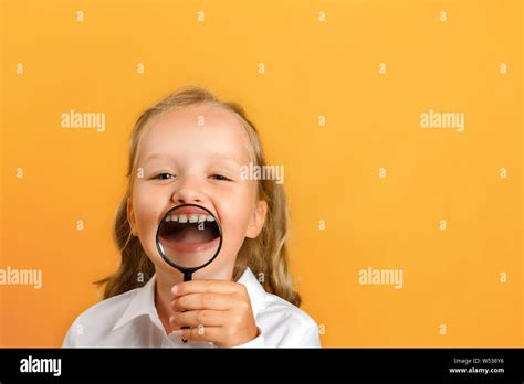 Yellow teeth portrait hi-res stock photography and images - Alamy