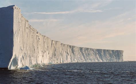 Iceberg B-15 Antarctica (Amazing) - Amazing Things