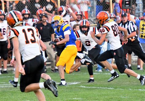 Marion Local vs Versailles football Photo Album | The Daily Standard