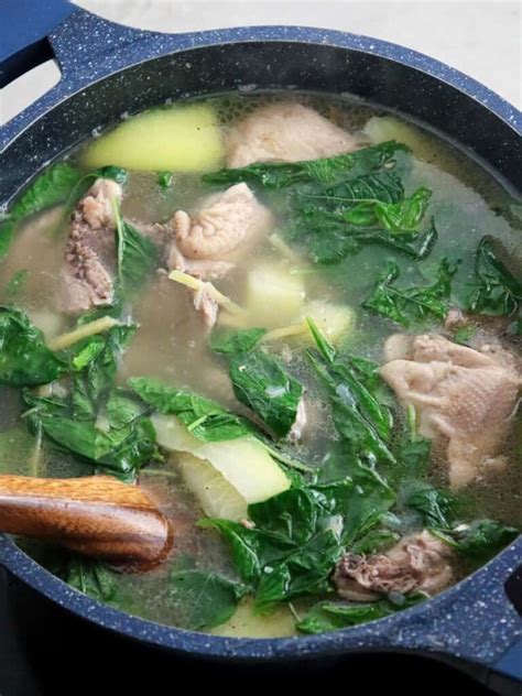 Tinolang Manok (Chicken Tinola) - Kawaling Pinoy