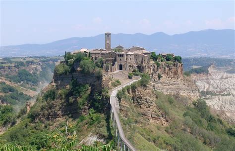 File:Bagnoregio civita panorama cropped.jpg - Wikipedia
