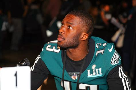 Report: Eagles wide receiver Nelson Agholor receives IVs after feeling sick and weak