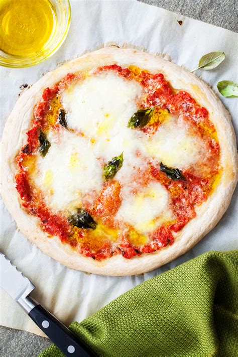 margherita pizza toppings