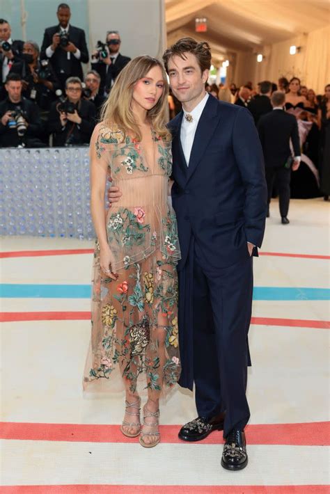 Suki Waterhouse And Robert Pattinson Are Just One Of The Cutest Couples ...