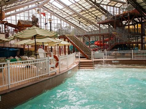 11 of the Best Dallas Waterpark Hotels - The Family Vacation Guide