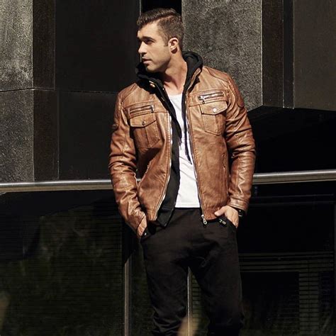 Top 54+ imagen brown leather jacket outfit ideas - Abzlocal.mx