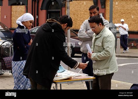 Members of Al-Muhajiroun distributing leaflets in Normanton rd, Derby ...