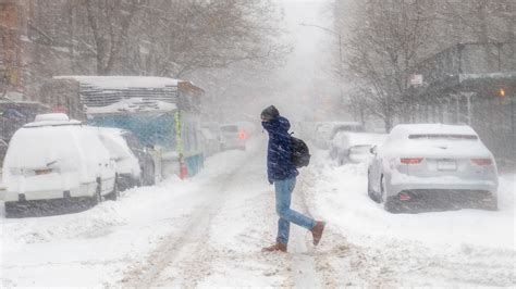 NY Braces for Second Day of Snow - The New York Times