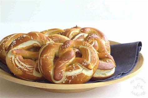 Brezeln - German Pretzel Recipe ⋆ My German Recipes