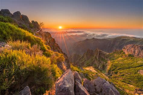 Golden sunrise from top of Pico do Arieiro on Madeira Portugal [OC][1800x1200] Instagram: @alex ...