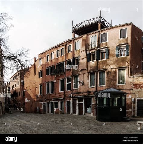 Buildings in Venice's historic ghetto Stock Photo - Alamy