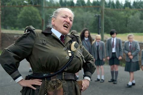 Emma Thompson is a terrible Miss Trunchbull in the new Matilda trailer ...