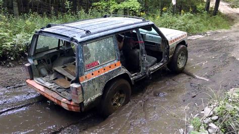 1995 jeep Cherokee mudding - YouTube