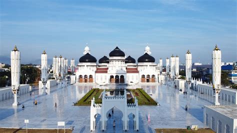 Menjelajahi Kemegahan Masjid Raya Baiturrahman, Ikon Wisata Religi di ...