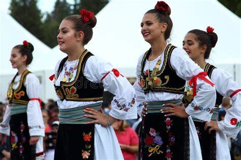 Serbian Folk Dance Ensemble Editorial Photo - Image of serbia, heritage ...