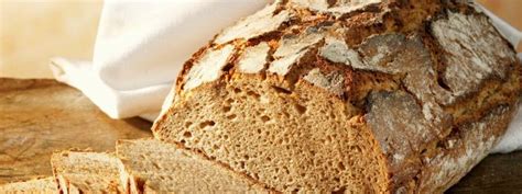 Caraway rye bread | Eggcellentrecipes.com