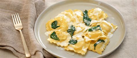 Recipes - Chicken & Roasted Garlic Ravioli With Creamy Spinach Sauce ...