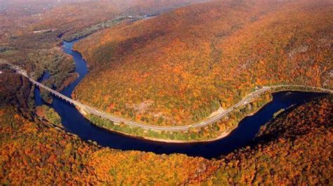 The 12 Best Places To See The Fall Foliage in The Poconos - Robe trotting