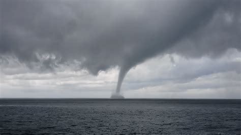 Waterspout Forms in Long Island Sound Between Connecticut & New York – NBC Connecticut