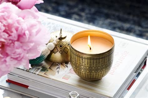 The Right Way to Smell a Candle - Candle Smelling Tricks | Apartment ...