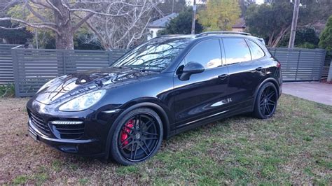 Porsche Cayenne Turbo suv Photos, and Specs. Find Porsche Cayenne Turbo ...