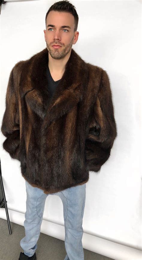 ~VINTAGE MUSKRAT FUR COAT MEANS | Pelz