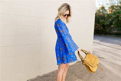 '70s Dress & Sunglasses | Chronicles of Frivolity