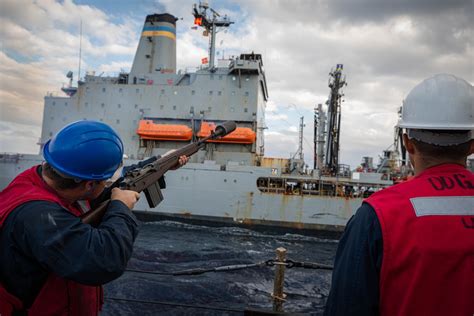 DVIDS - Images - USS Carney (DDG 64) Conducts RAS with USNS Laramie (T-AO 203) [Image 1 of 7]