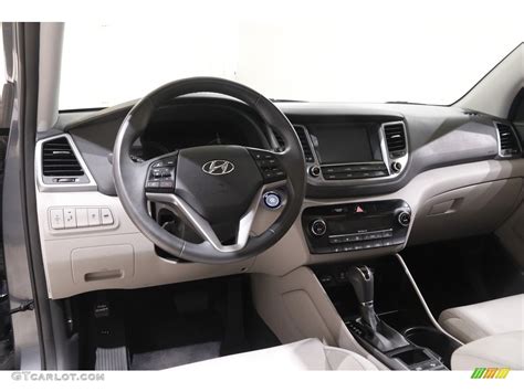 2018 Hyundai Tucson Value Gray Dashboard Photo #142212411 | GTCarLot.com