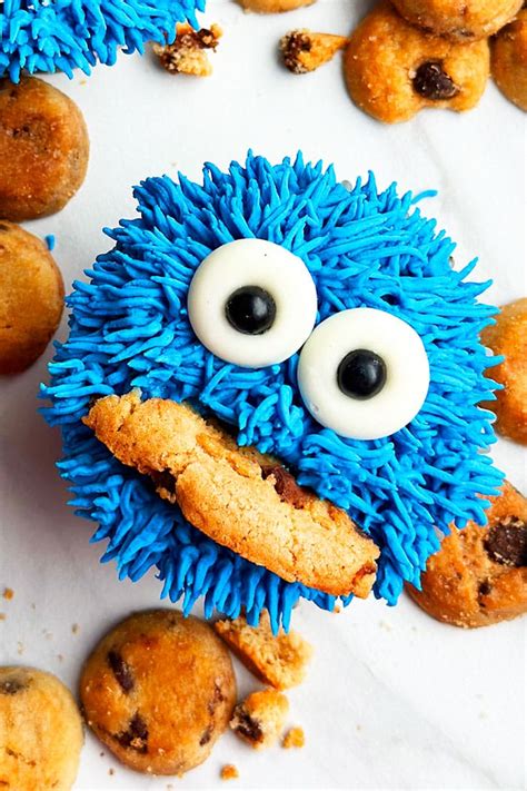 Cookie Monster Cupcakes {Sesame Street} - CakeWhiz