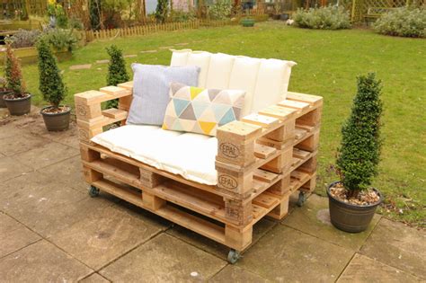 Mix · How to make a DIY pallet bench for your garden