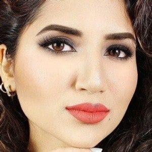 Saba Khan - Age, Family, Bio | Famous Birthdays