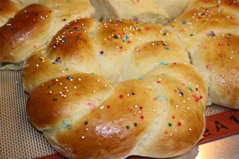 Flavorful Fridays: Buona Pasqua! | Italian easter bread, Braided sweet bread recipe, Bread ...