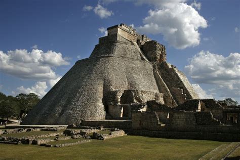 Ancient Mayan Architecture - Temples and Palaces