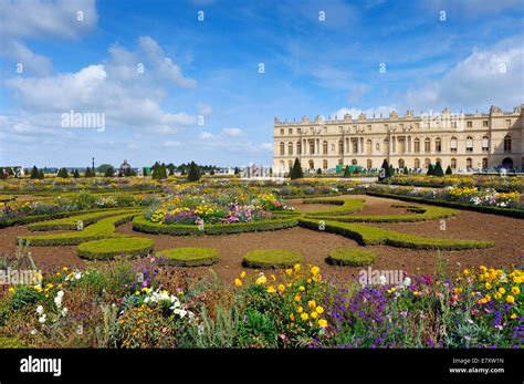 Versailles palace garden flowers hi-res stock photography and images - Alamy