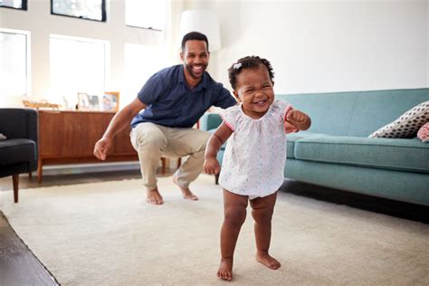 Baby’s Face Is Priceless When He Figures Out He Can Walk - WeHaveKids News