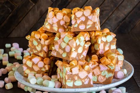 Peanut Butter Marshmallow Squares {Butterscotch Confetti} - Retro Potluck