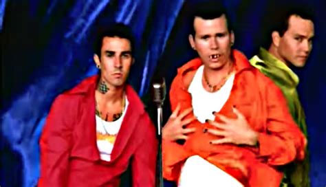 blink-182 – 'All The Small Things' Music Video | The '90s Ruled