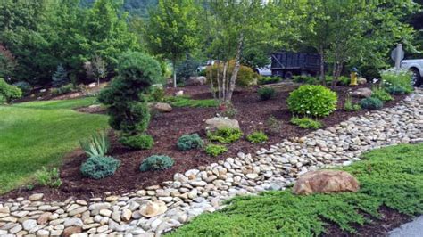 Natural and Stylish River Rock Landscaping Ideas