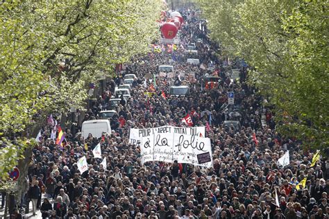 France strikes: Eiffel Tower shut down as thousands march against labour reforms | IBTimes UK