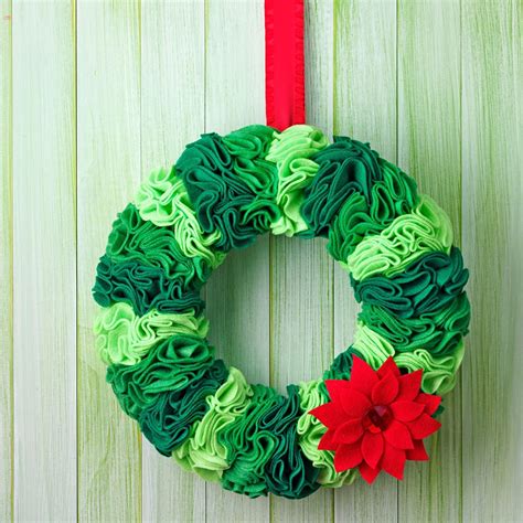 DIY Christmas Wreath Ideas: 12 Easy Crafts (With Pictures!)