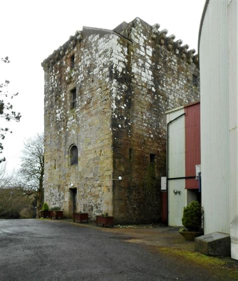 Mearns Castle © Richard Sutcliffe :: Geograph Britain and Ireland