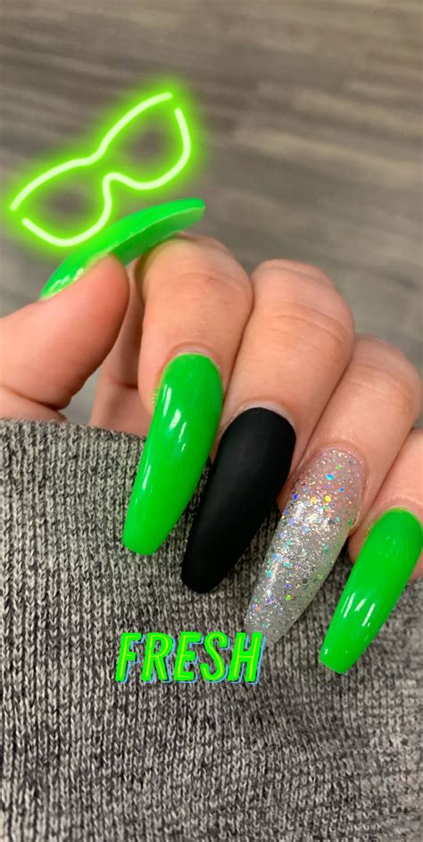 long green nails with one matte black nail & one glitter nail Acrylic Nails Natural, Green ...