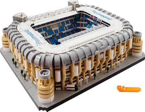 Brickfinder - LEGO-Real-Madrid-Santiago-Bernabeu-Stadium-10299—03