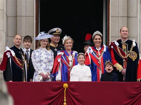 The royal family appears on the Buckingham Palace balcony — with Prince ...