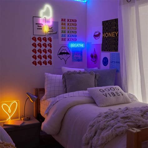 Aesthetic Room Ideas That Are Perfect for 2022 - College Fashion ...