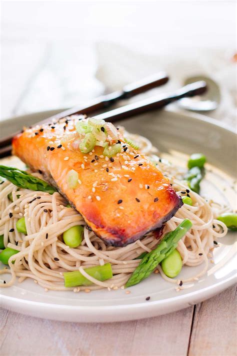 Miso glazed Salmon with soba noodles 味噌サーモン | Chopstick Chronicles