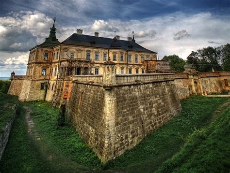 The Beautiful & Neglected 17th Century Ukrainian Castle