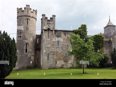 Howth castle exterior co dublin hi-res stock photography and images - Alamy